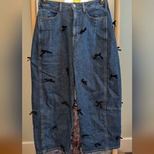 The Kenna Mid-Rise Heritage Barrel Jeans by Pilcro: Bow Edition